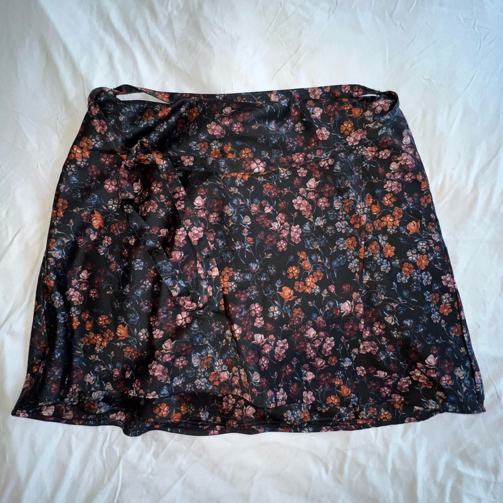 Abercrombie & Fitch: Floral, Silk Mini Skirt Size Large